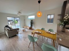 夏は強い日差しをカット、冬は暖かな遮熱高断熱型Low-Eガラスを採用。夏の強い日差しを約60%カットし、冷房効果を高めます。紫外線もカットするため紫外線による日焼けも抑制。