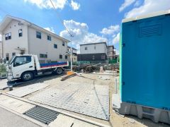 駐車スペースはゆとりある2台分を確保。マイカー用に、お客さま用に、余裕を持ってご利用いただけます^^