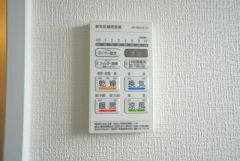 雨の日の洗濯も安心できる浴室暖房乾燥機付き浴室。