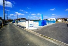 前面道路は交通量が少なく、小さなお子様がいるご家庭も安心です＾＾