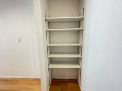 キッチン横パントリー収納。食器やキッチン用品、食料品の保存に便利です＾＾高さのある物もスッキリ収納できます＾＾