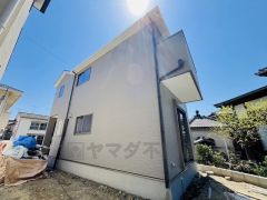 現地（2025年4月）撮影写真。 2025年4月上旬完成予定。 同一ハウスメーカー物件内覧可能です。お気軽にお問い合わせください＾＾