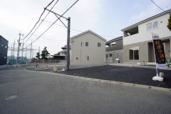 前面道路は4.46ｍ交通量が少ないため余裕を持ってお停めできます。