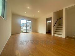 断熱性能の窓ガラスを採用。省エネ、光熱費カットにも貢献します。 夏は涼しく、冬は暖かく快適に過ごせます。