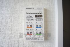 雨の日の洗濯も安心できる浴室暖房乾燥機付き浴室。 浴室暖房乾燥機には、暖房、乾燥、涼風、換気の4つの機能が付いています。タイマー付きです。