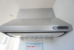 調理により発生する油煙や臭いを吸い込み、屋外へ排気してくれます。