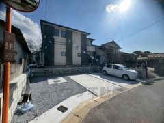 前面道路は公道北側約5.02ｍ。