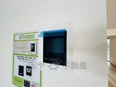 防犯性、セキュリティ対策に安心できるテレビモニター付きインターフォンです。セールスマン対策にもなり安心できます。
