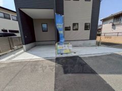 カースペースは2台分を確保＾＾ビルトインガレージで、雨の日でも濡れずに車へアクセスでき、買い物の荷物移動も楽になります。