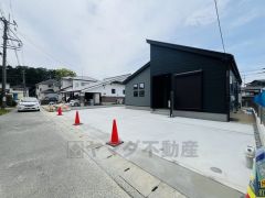 住人以外の車の進入も少なく、小さなお子様を持つご家庭にも安心です。大型車の通行が少なく、騒音や振動が少ないので静かで快適な生活を送れます。