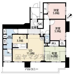 リビング約12帖とキッチン3.5帖、大きな窓があり緑溢れる景色が交わる空間です＾＾