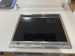 お手入れのしやすいIHクッキングヒーターです。 3口コンロなので、効率よくお料理が楽しめます。毎日のお料理も楽しくなりますね＾＾