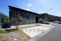 こちらの家にはカースペースｇあ3台分ついてます。車好きのご主人の洗車もゆったり。