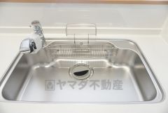 同仕様写真。色も形もキレイなシンクは、広さも確保しているので、大きめの鍋も簡単に洗えます。