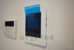 防犯性、セキュリティ対策に安心できるテレビモニター付きインターフォンです。セールスマン対策にもなり安心できます。