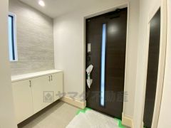 たっぷり収納できるシューズボックスです。家族全員の靴がきれいに整頓できます。