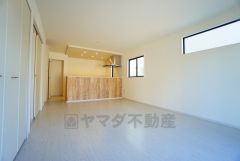 家族が集まる開放的なリビング。約17帖の大空間で毎日のお食事が楽しみです＾＾思い思いの時間を過ごしたり、家族みんなで食事をしたり、素敵な団らんの場になりますね。