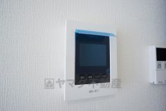 防犯性、セキュリティ対策に安心できるテレビモニター付きインターフォンです。セールスマン対策にもなり安心できます。