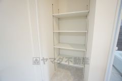 かざすだけで開閉できる、タッチキー採用の玄関。お買い物帰りで、両手がふさがってきても簡単に中に入れます＾＾