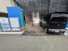 駐車スペースはゆとりある2台分を確保。マイカー用に、お客さま用に、余裕を持ってご利用いただけます。