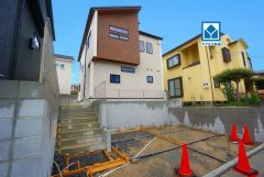 西鉄・JRの2沿線利用可能。スーパー・コンビニ・ドラックストアまで徒歩10分圏内。