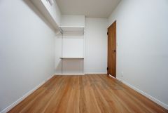 4.8帖の洋室。お気に入りの家具やインテリアで素敵なお部屋を作りましょう＾＾