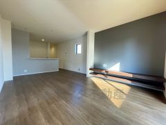 家族が集まる開放的なリビング。い思いの時間を過ごしたり、家族みんなで食事をしたり、素敵な団らんの場になりますね＾＾