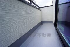 陽当たりの良いバルコニーです。お洗濯やお布団干しはもちろん、日光浴スペースにも。
