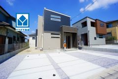 シンプルでいつまでも飽きのこないデザインが周囲の環境に調和し、どんなご家族にもフィットするデザインです。