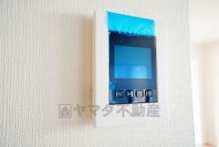 防犯性、セキュリティ対策に安心できるテレビモニター付きインターフォンです。セールスマン対策にもなり安心できます。