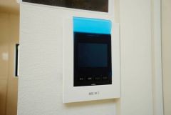 防犯性もばっちり、TVモニター付きインターフォン完備。大きなモニターで玄関先を確認できます。録画機能が付いているので不在時の訪問者も確認できて安心です^^