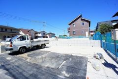 カースペースは並列3台＾＾ ご夫婦で1台ずつとご友人や急な来客があっても安心です＾＾