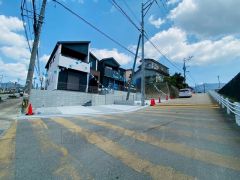 南側道路7ｍ、と広々。駐車がスムーズです＾＾