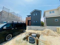 全棟南向き＾＾カースペース4台＾＾ 設備仕様も充実した新築戸建です。 快適でゆとりのある生活空間で新生活を始めましょう^^