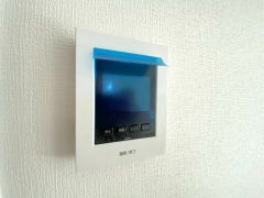 防犯性、セキュリティ対策に安心できるテレビモニター付きインターフォンです。セールスマン対策にもなり安心できます。