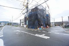 前面道路。南西側約6.9ｍ公道、北西側8.8ｍ公道。スーパー、コンビニまで徒歩約6分圏内＾＾周辺環境充実しています＾＾