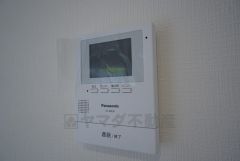 防犯性、セキュリティ対策に安心できるテレビモニター付きインターフォンです。セールスマン対策にもなり安心できます。