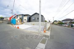 住人以外の車の進入も少なく、小さなお子様を持つご家庭にも安心です。