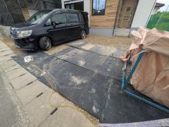駐車スペースはゆとりある2台分を確保。マイカー用に、お客さま用に、余裕を持ってご利用いただけます^^