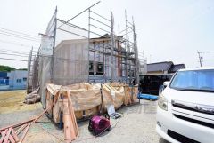 現地（2025年5月）撮影写真。 2025年7月下旬完成予定。 同一ハウスメーカー物件内覧可能です。お気軽にお問い合わせください＾＾