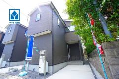 JR須恵中央駅徒歩5分、都心へのアクセス良好。スーパーやコンビニなども近く周辺環境充実。