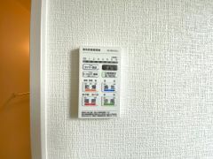 浴室暖房乾燥機には、暖房、乾燥、涼風、換気の4つの機能が付いています。タイマー付きです。