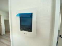 防犯性、セキュリティ対策に安心できるテレビモニター付きインターフォンです。セールスマン対策にもなり安心できます。