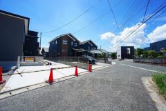 前面道路は交通量が少なく小さなお子様がいても安心です＾＾