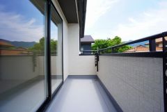 お洗濯物を干すスペースとしても十分な広さがあります。  お天気の良い日はお洗濯物がよく乾きそうな日当たり良好のバルコニーです＾＾
