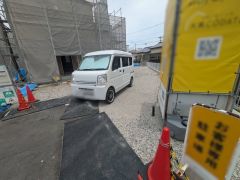 駐車スペースはゆとりある2台分を確保。マイカー用に、お客さま用に、余裕を持ってご利用いただけます。