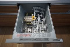 家事の時間が短縮できる食器洗浄乾燥機付。後片付けもラクラクです。