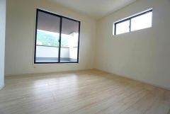 8.1帖と広めの主寝室はダブルベッドも余裕で配置できます。ウォークインクローゼット付き＾＾