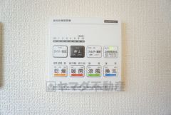 浴室暖房乾燥機には、暖房、乾燥、涼風、換気の4つの機能が付いています。タイマー付きです。