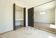 ＬＤＫに隣接する和室です。様々な使用用途で活躍しそうです。